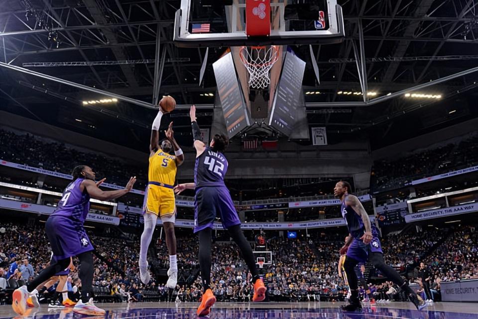 幸运28预测-打得太别扭了！湖人内线支柱根本发挥不出自己的全部才能？