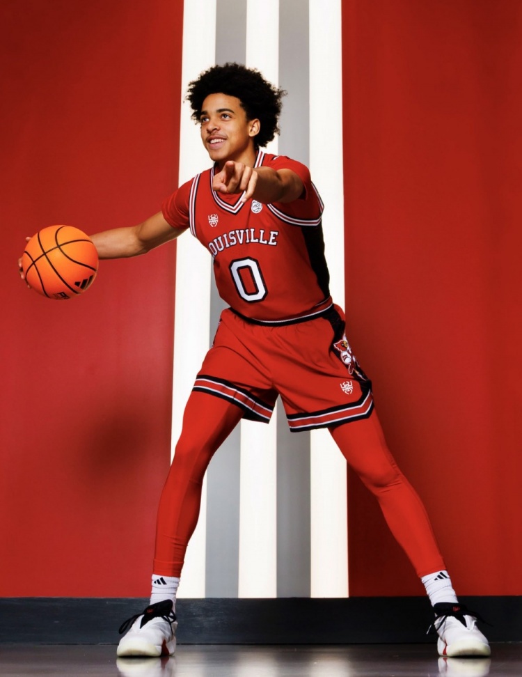 北京快乐8-米切尔为母校设计特别款球衣！带有其个人Logo和蜘蛛侠元素！