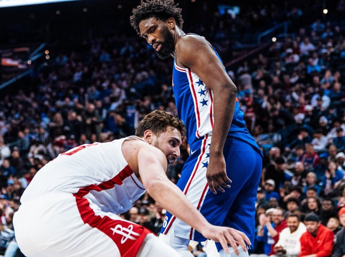 丹麦28-库里轰38+8记三分仍无缘今日最佳！对不起，你碰到暴走的大帝了