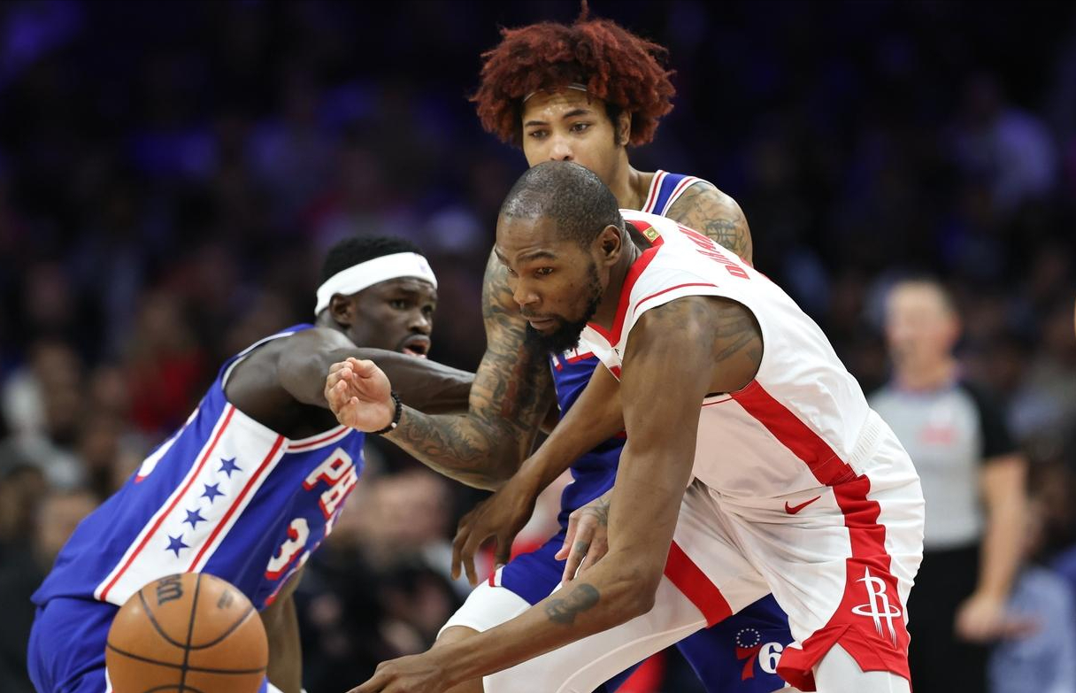 幸运28-裁判帮忙依然难阻失利，乌度卡谜之操作自毁长城，杜兰特扎心了