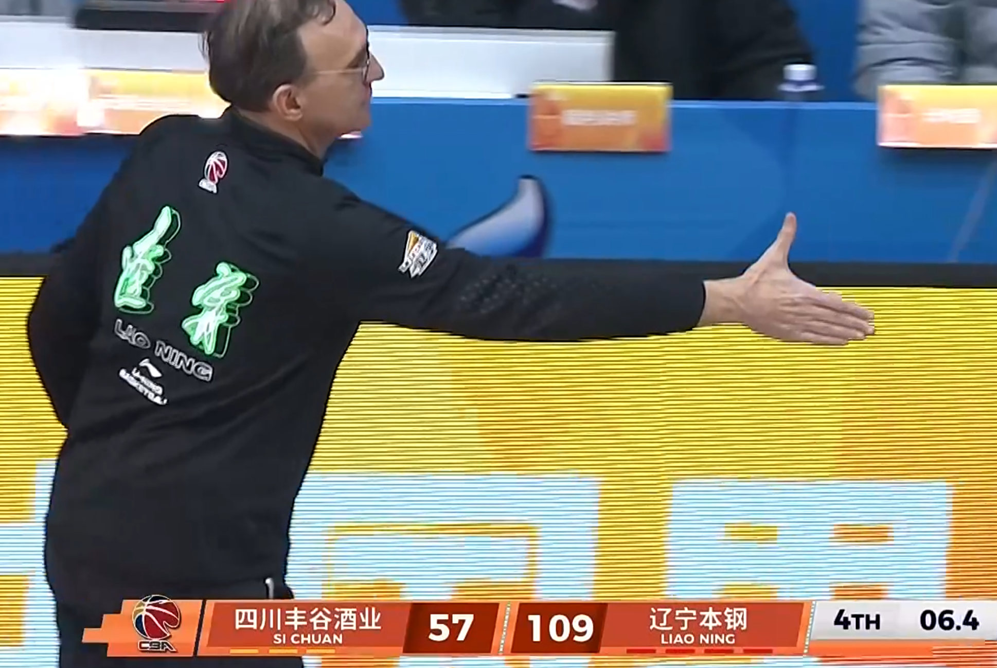 加拿大28-5大数据赛季最高！辽篮每个人脸上都挂满笑容，这是在演杨鸣吗？